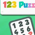 Barevný nápis „123 Puzzle“ a deska s čísly na zeleném pozadí