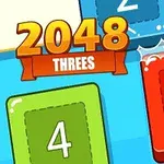 Barevné bloky s čísly 2, 4 a 8 na modrém pozadí s nápisem 2048 Threes