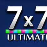 Bílá čísla 7 x 7 a slovo ULTIMATE na modrém pozadí s řadou barevných čtverců