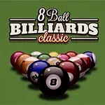 Sada kulečníkových koulí s osmičkou vpředu na zeleném stole s nápisem 8 Ball Billiards Classic nahoře