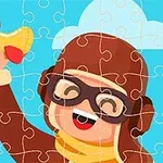 Ilustrace dítěte v hnědé letecké helmě s červeným letadlem na pozadí modré oblohy s mraky, stylizovaná jako puzzle