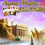 Socha antického hrdiny držící oheň s historickými budovami v pozadí a kartami v levém horním rohu