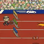 Postavička s raketou skáče přes překážky na atletické dráze s diváky v pozadí