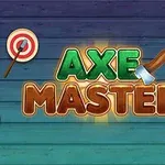Barevné logo s nápisem Axe Master, stylizovanou sekerou a dvěma terči na dřevěném pozadí