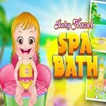 Usmívající se dítě sedící na růžovém křesle, obklopené grafickým nápisem Spa Bath a dvěma obrázky s plážovou a koupelnovou scénou