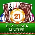 Karta s křížovým esem a červeným J na zeleném pozadí s žetony a nápisem BLACKJACK MASTER