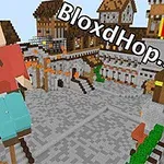 Kostkovaná postava v červené mikině a modrých kalhotách ve virtuální středověké vesnici s nápisem BloxdHop