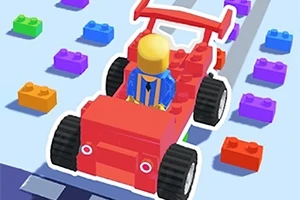 Postavička řídící červené auto z kostek na trati s barevnými stavebními bloky