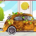 Staré auto pokryté blátem a podzimními listy stojí v moderní garáži s malířskou dekorací na stěně
