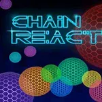 Nápis CHAIN REACTION v neonově modré barvě s různobarevnými hexagonálními bublinami na tmavém pozadí