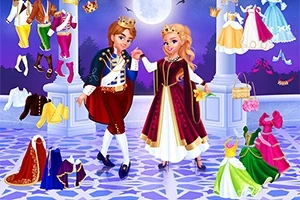 Princ a princezna tančí na balkoně pod měsícem obklopení šaty a doplňky