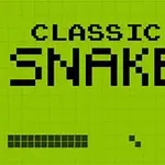 Zelený pixelový displej s nápisem CLASSIC SNAKE a čtvercovým hadem v levém dolním rohu