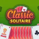 Karetní motiv s nápisem Classic Solitaire na zeleném pozadí, zobrazující karty krále, královny a kříže