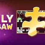 Text DAILY JIGSAW vedle velkého zlatého dílku puzzle na fialovém pozadí