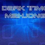 Modrý pozadí s nápisem Dark Time Mahjong v bílé barvě a geometrickými vzory