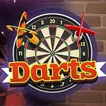 Terč na šipky s nápisem Darts a dvěma šipkami, jednou žlutou a druhou červenou, na pozadí cihlové zdi