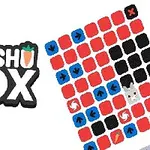 Název Dassho Box vedle herní desky s barevnými čtverci a šipkami
