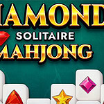 Barevné drahokamy na kostkách s nápisem Diamond Solitaire Mahjong na zeleném pozadí