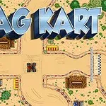 Top-down pohled na závodní dráhu v písečné krajině s nápisem DRAG KART nahoře