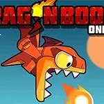 Červený kreslený drak plivecí oheň s nadpisem DRAGON BOOM ONLINE na obloze s vycházejícím sluncem