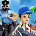 Policista v čepici honí mladíka na cestě lemované palmami