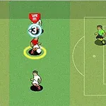 Dva kreslení fotbalisté na hřišti, jeden v červeném s míčem blízko branky, brankář ve zeleném