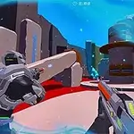 Dva postapokalyptičtí válečníci v brněních držící futuristické zbraně v barevném sci-fi městě