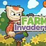Strašák stojící na poli se slunečnicemi s létajícími dýněmi a mraky na modré obloze, s nápisem Farm Invaders uprostřed