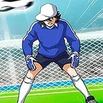 Brankář v modrém dresu chytá letící fotbalový míč před brankou