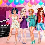 Čtyři stylizované postavy postávající v dobře osvětleném pokoji s nafukovacími balónky a filmovou klapkou, připravené na selfie