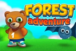 Medvěd v oranžovém tričku s číslem 1 a modrými botami stojí vedle chlupatého tvora s křídly na zelené louce pod modrou oblohou, s nápisem Forest Adventure v pozadí