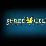 Text FreeCell Solitaire s motivem královské koruny uprostřed na modrém pozadí s obrácenými hracími kartami