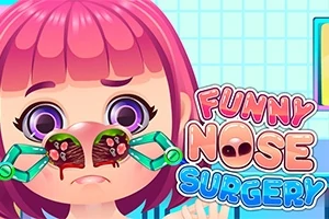 Dívka s růžovými vlasy je ve znepokojeném výrazu, zatímco jí byly z nosu vytaženy dva zelené nástroje s nápisem Funny Nose Surgery