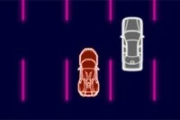 Řiď auto na dálnici osvícené neonovými světly.
