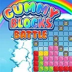 Barevné bloky v herním stylu s nápisem Gummy Blocks Battle obklopené duhou a mraky