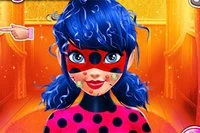 Pomozte LadyBug najít lásku na její slavné Halloweenské párty