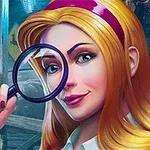 Žena s dlouhými blond vlasy drží lupu v ruce a usmívá se na pozadí místnosti plné předmětů