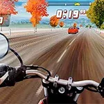Pohled z první osoby na jízdu na motocyklu po silnici lemované podzimními stromy