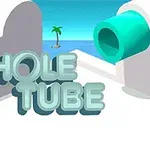 Název Hole Tube před barevnou scénou s potrubím a palmou na horizontu u moře