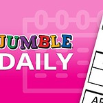 Různobarevný nápis JUMBLE DAILY na růžovém pozadí vedle části černobílého puzzle s písmeny a prázdnými kroužky