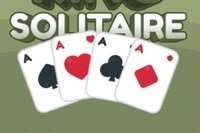 Abyste vyhráli Solitaire, umístěte všechny karty na základní hromádky