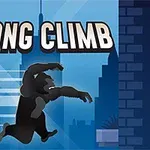 Silueta gorily šplhající po zdi s nápisem KONG CLIMB na pozadí městských budov