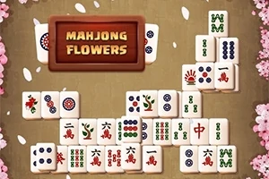 Deska s dlaždicemi Mahjong s květinovými motivy obklopená rozkvetlými růžovými lístky