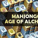 Hromada kostek s alchymistickými symboly s nápisem MAHJONGG: AGE OF ALCHEMY uprostřed