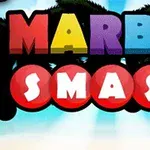 Barevný nápis MARBLE nad červenými kruhy s písmeny SMASH na modrém pozadí
