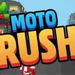 Barevný nápis MOTO RUSH na pozadí městské ulice s jasně zelenými stromy a budovami