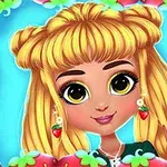 Dívka s velkými očima a blond vlasy, zdobená náušnicemi ve tvaru jahod, obklopena jahodovým rámečkem