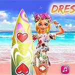 Blondýnka s květinovou čelenkou drží surfové prkno na pláži s nápisem Dress Up!