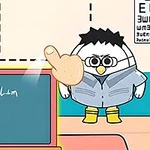 Kreslená postavička ve třídě vedle tabule s matematickým vzorcem, s velkým prstem ukazujícím na tabuli