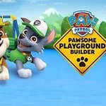 Dva psi v oblecích hrající si na hřišti s logem a nápisem Pawsome Playground Builder na modrém pozadí
